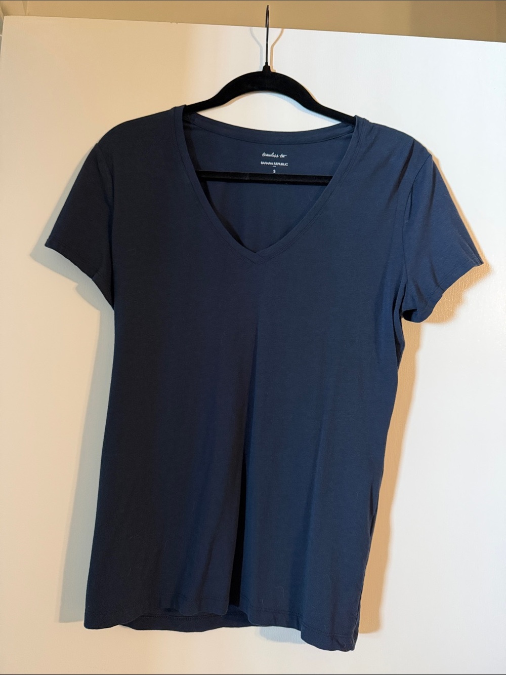 Banana Republic Women's Dark Navy V-Neck Short Sleeve Tee- SMALL